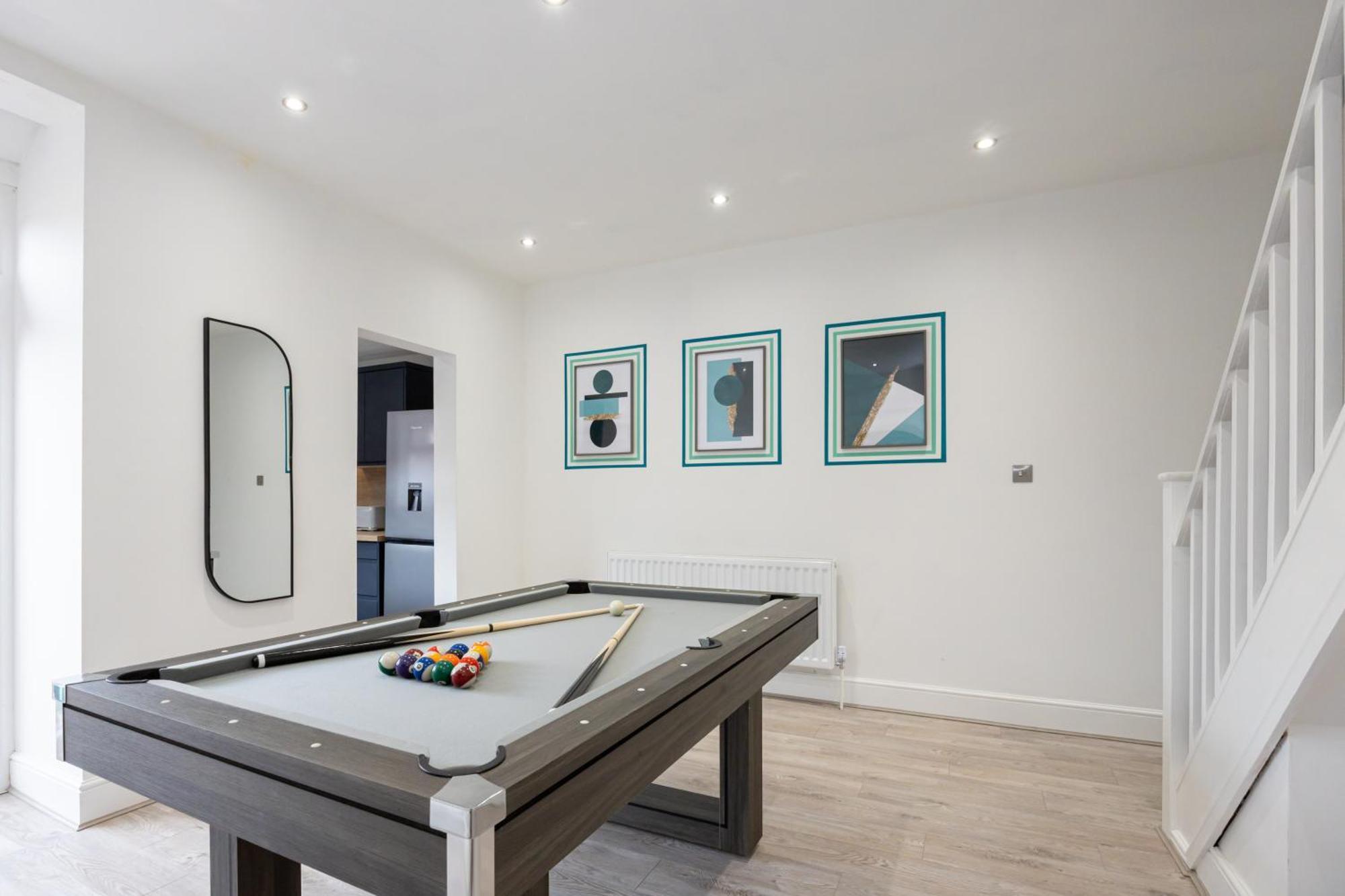 Sleek Retreat Modern With Games And Cinema Lounge-sleeps 8 Bolton