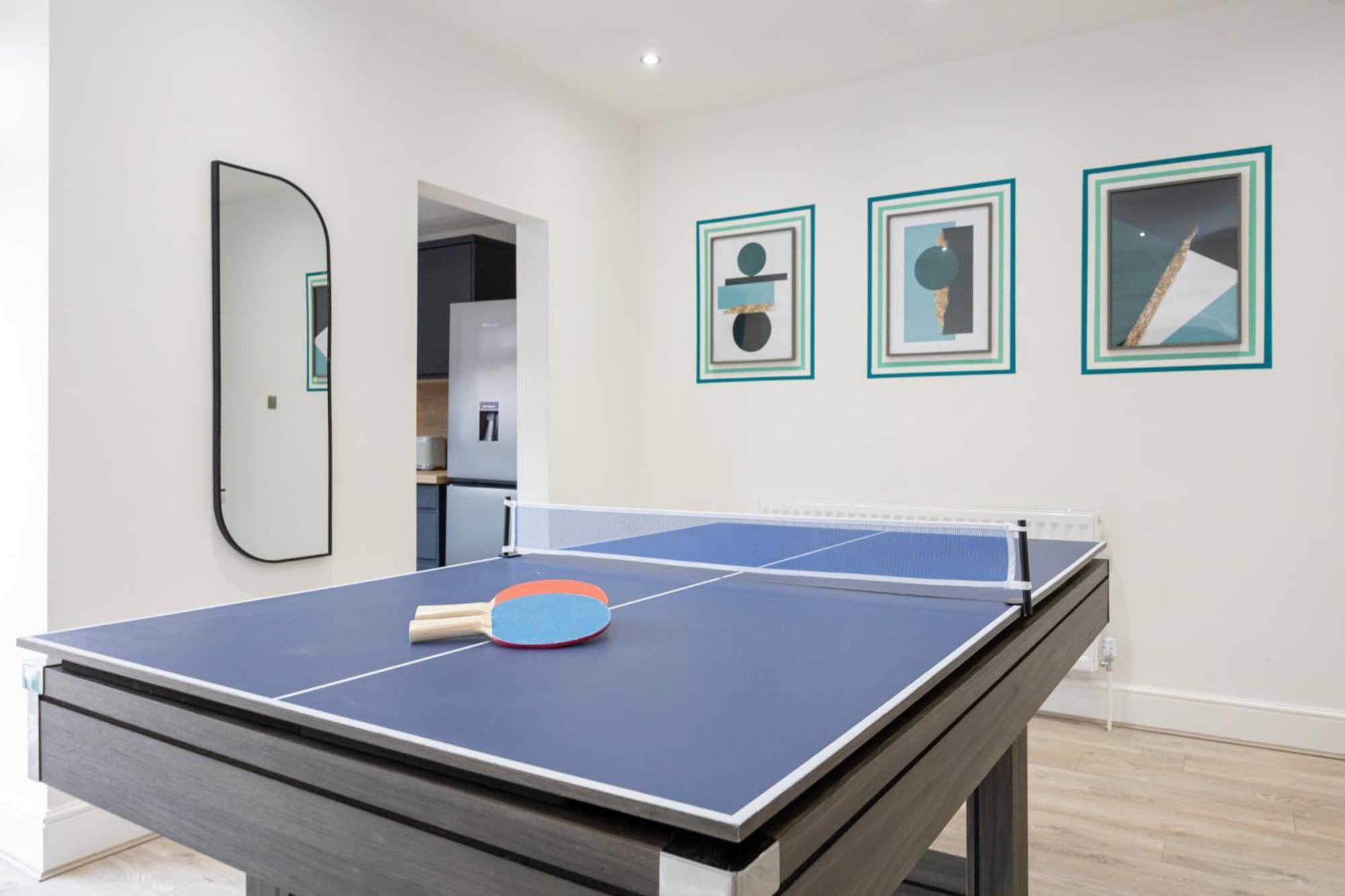 Sleek Retreat Modern With Games And Cinema Lounge-sleeps 8 *