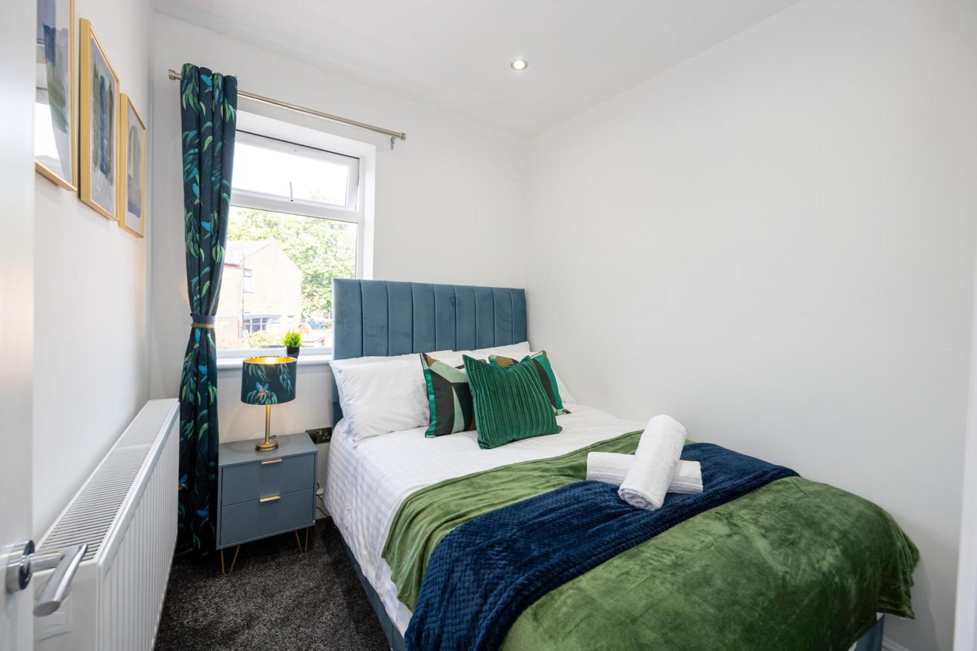 Holiday home Sleek Retreat Modern With Games And Cinema Lounge-sleeps 8 Bolton
