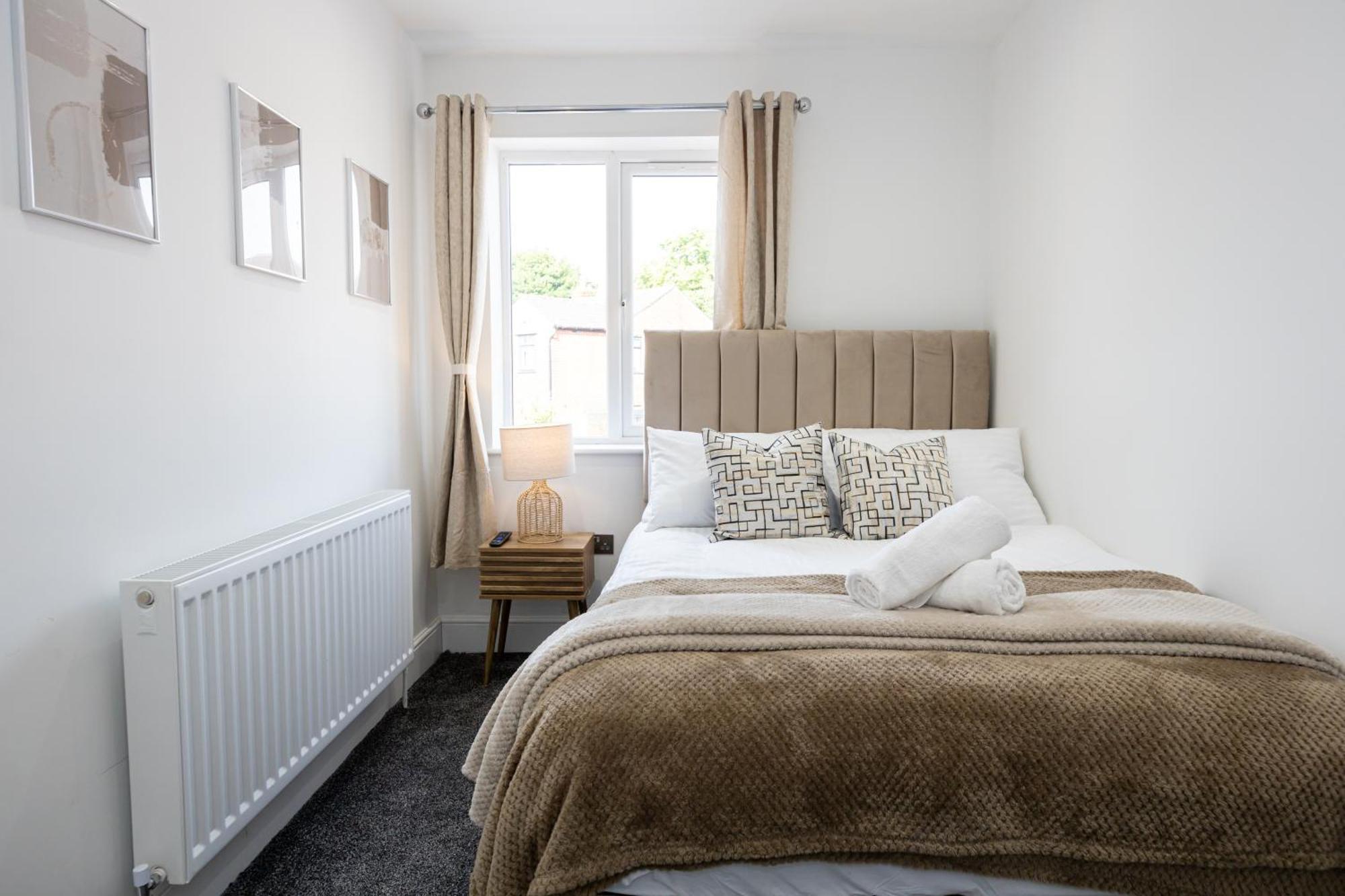 Holiday home Sleek Retreat Modern With Games And Cinema Lounge-sleeps 8