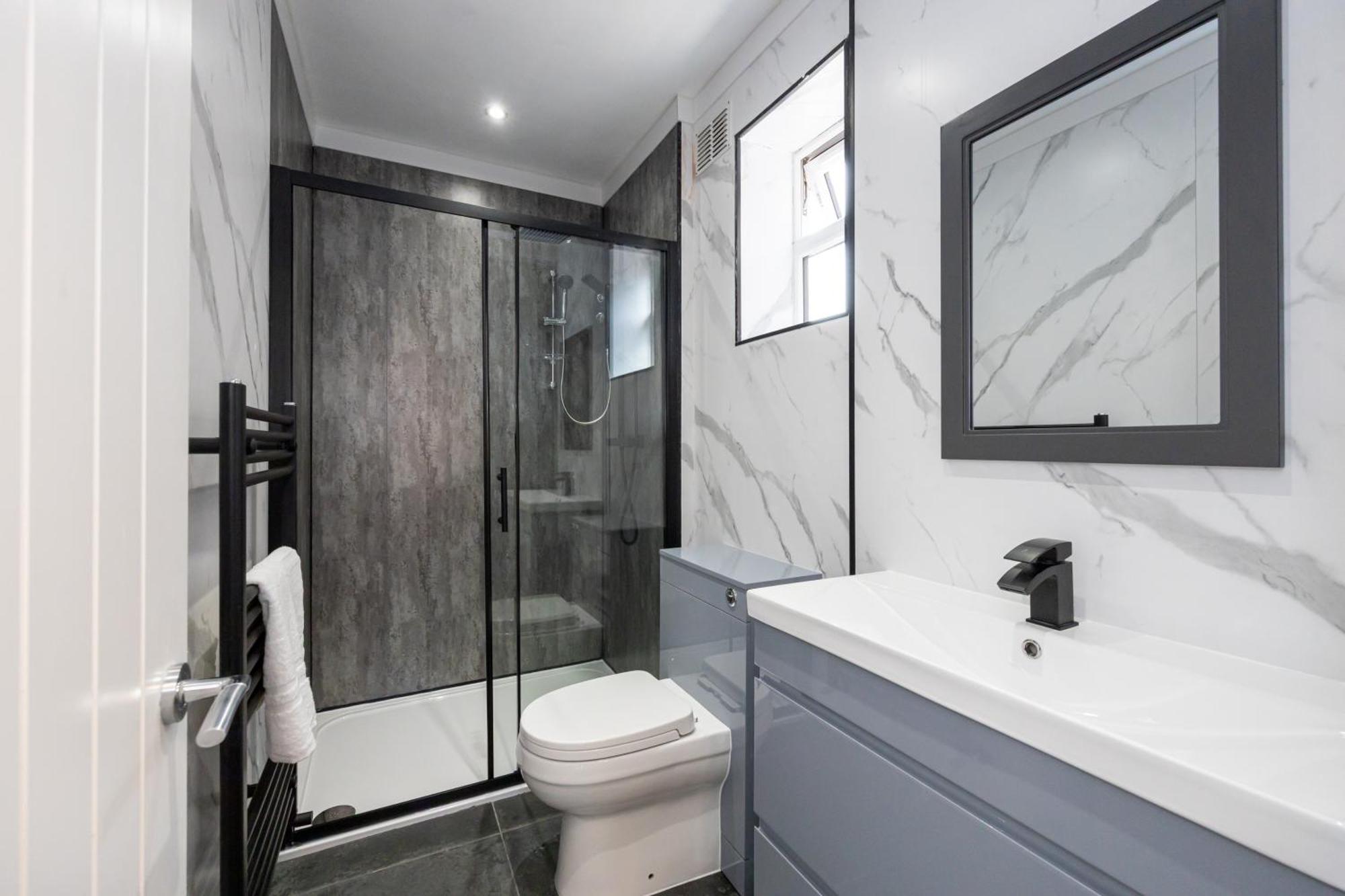 Holiday home Sleek Retreat Modern With Games And Cinema Lounge-sleeps 8 Bolton