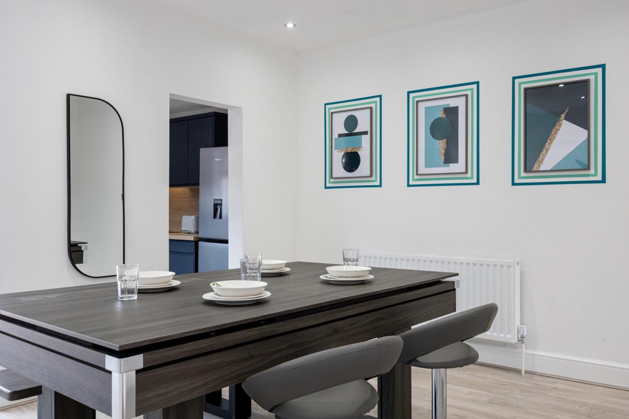 Sleek Retreat Modern With Games And Cinema Lounge-sleeps 8 *
