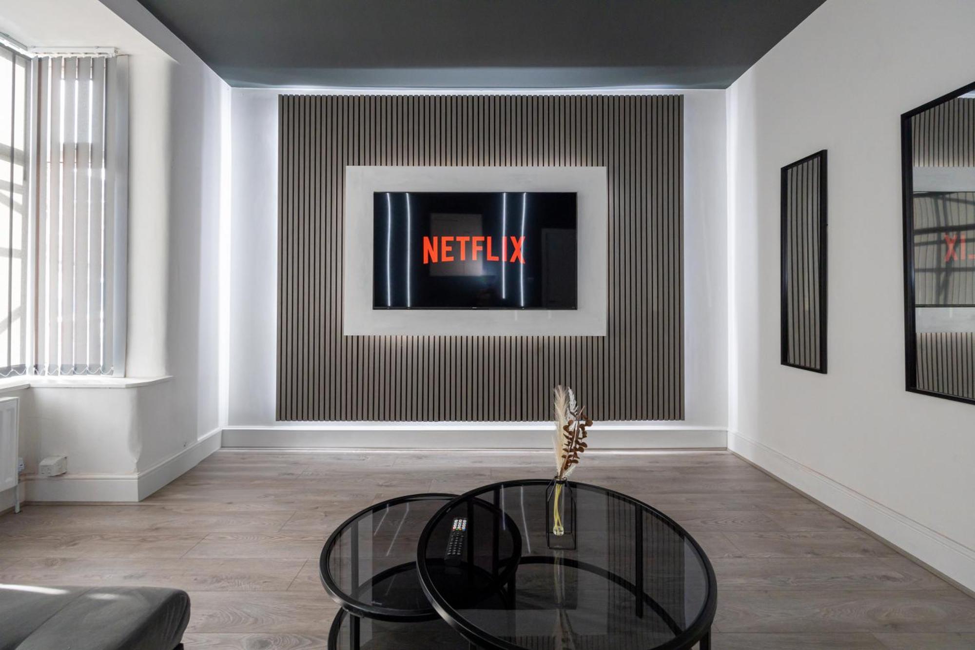Sleek Retreat Modern With Games And Cinema Lounge-sleeps 8 Holiday home