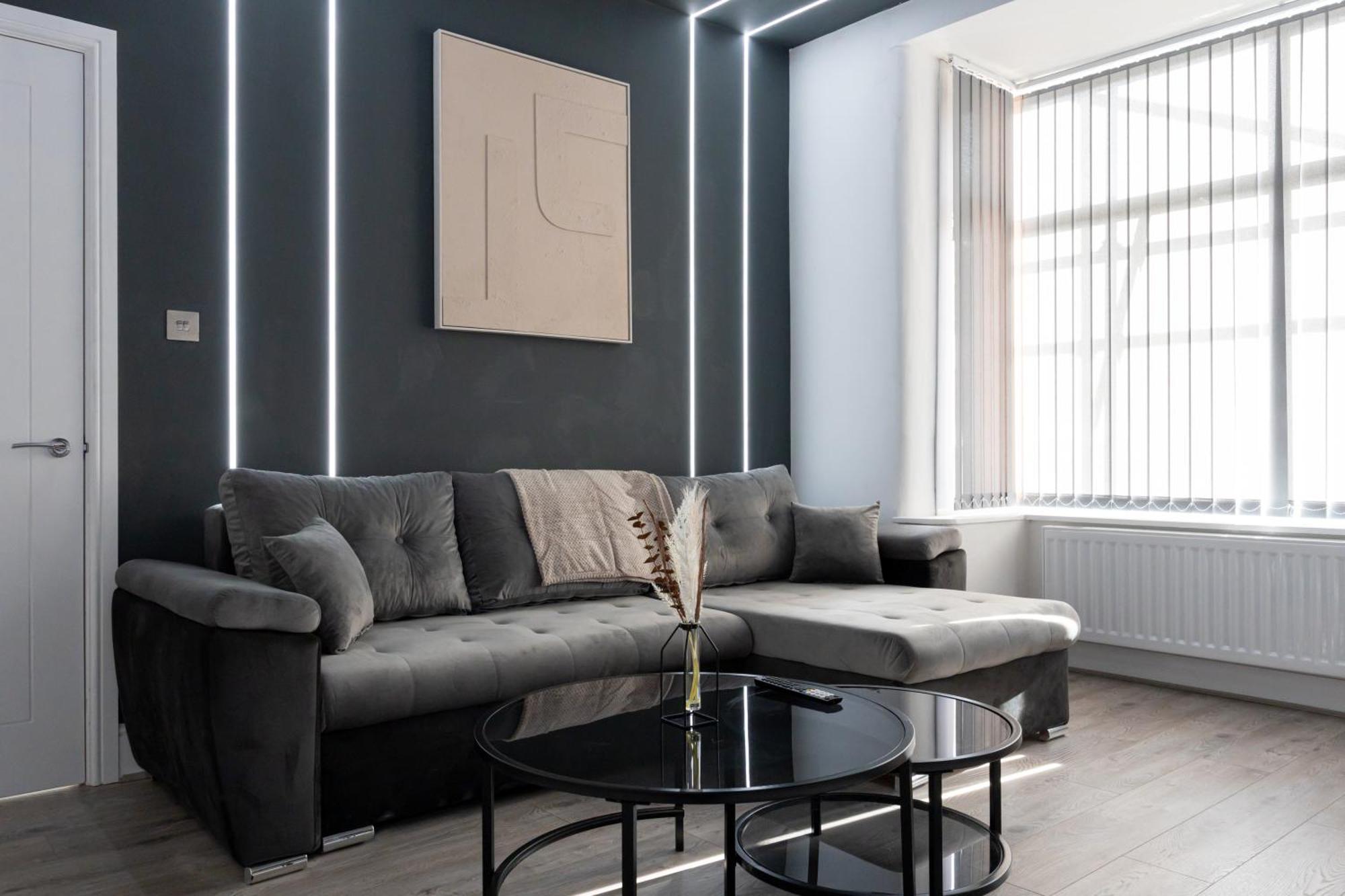 Sleek Retreat Modern With Games And Cinema Lounge-sleeps 8 Holiday home