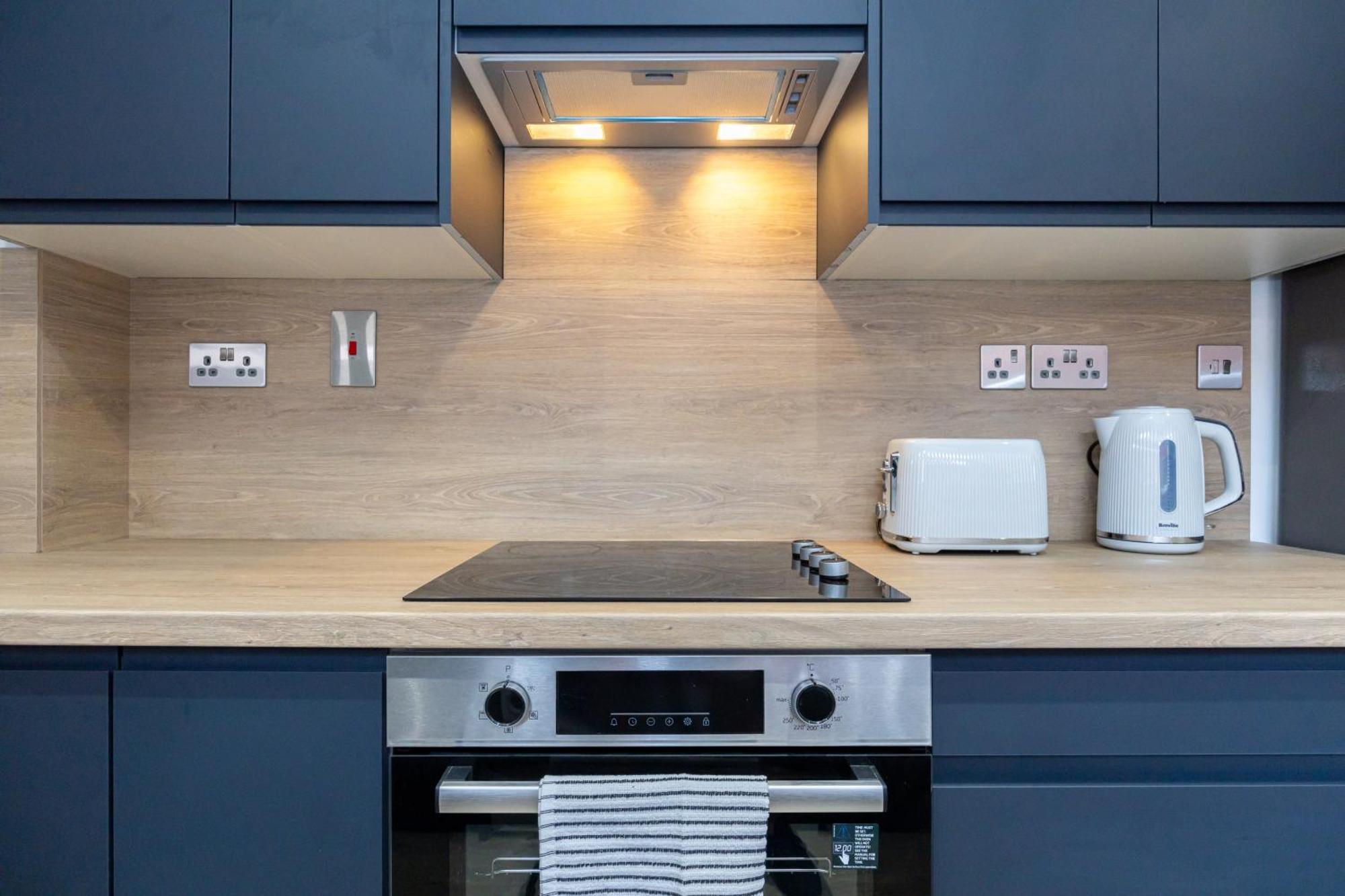 Sleek Retreat Modern With Games And Cinema Lounge-sleeps 8 Holiday home