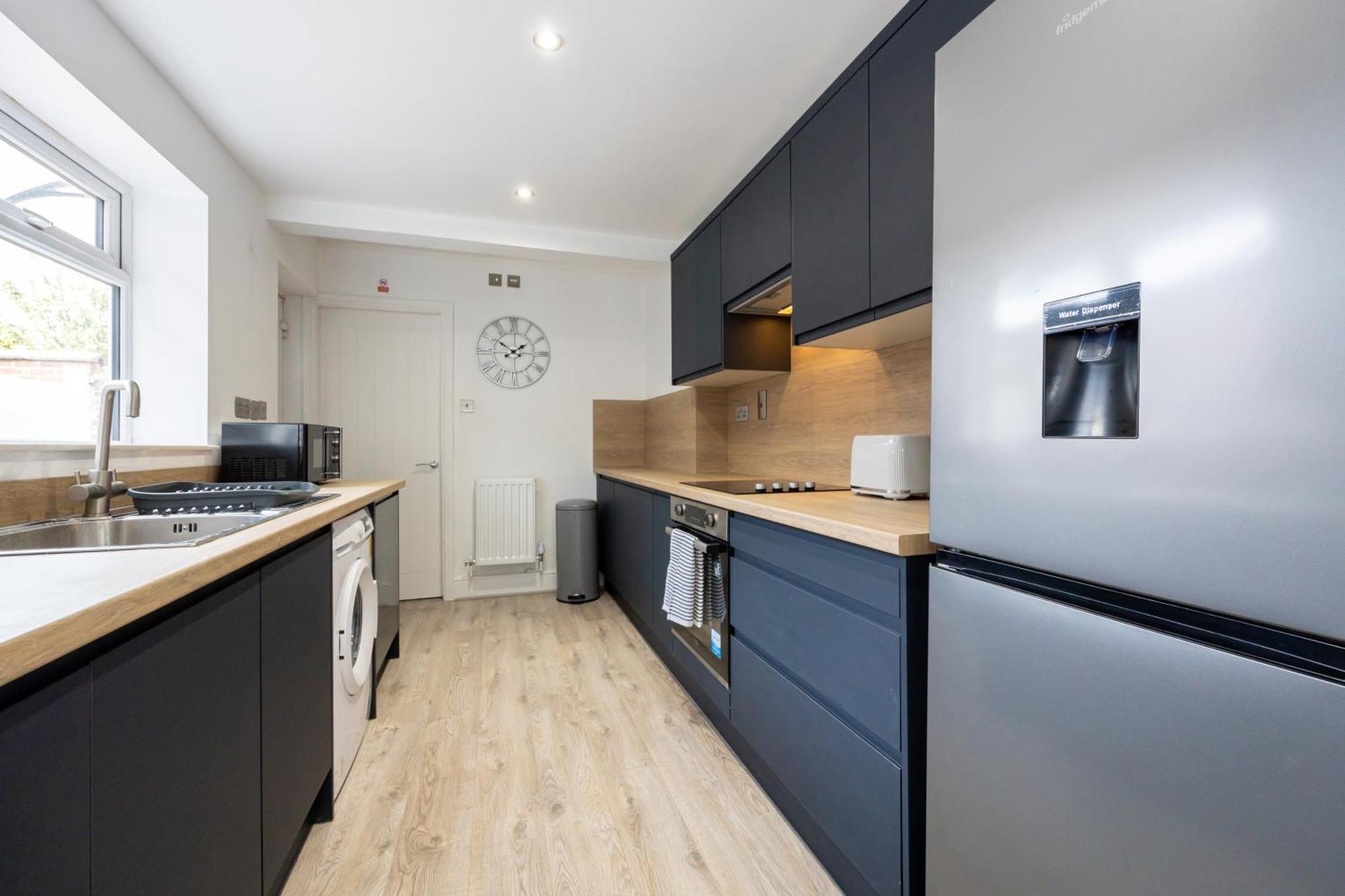 Holiday home Sleek Retreat Modern With Games And Cinema Lounge-sleeps 8