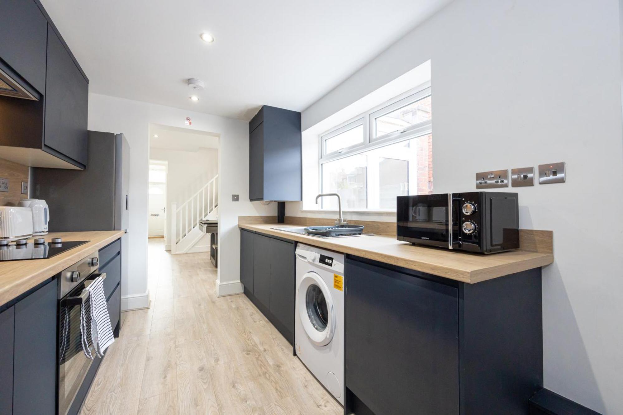 Sleek Retreat Modern With Games And Cinema Lounge-sleeps 8 Holiday home *
