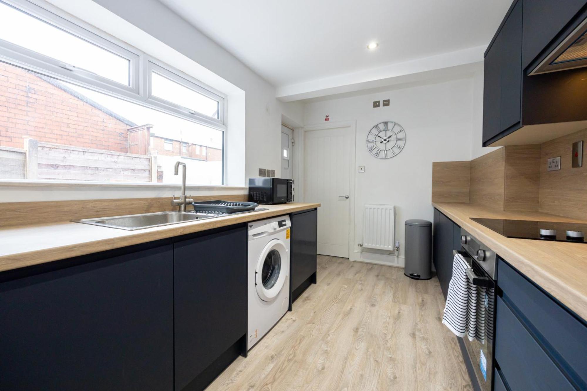 Sleek Retreat Modern With Games And Cinema Lounge-sleeps 8 * Bolton